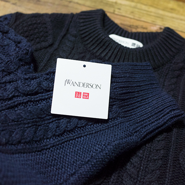 ケーブルクルネックセーター