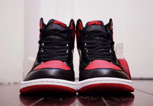AIR JORDAN 1 Retro High OG “BRED TOE”