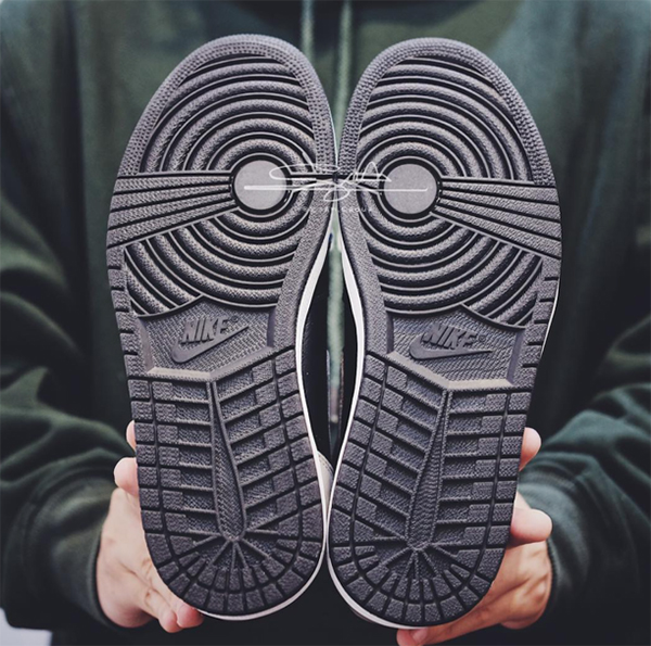 AIR JORDAN 1 Retro High OG “SHADOW”
