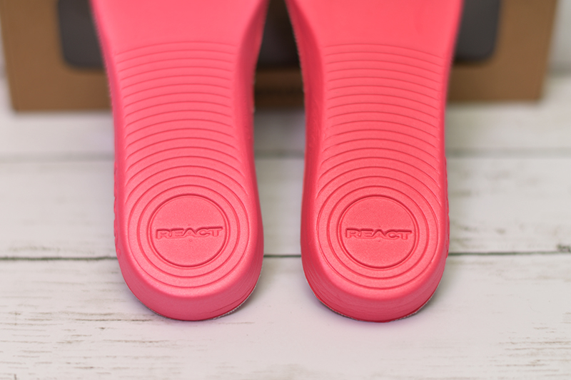 ヒール部分は肉厚に