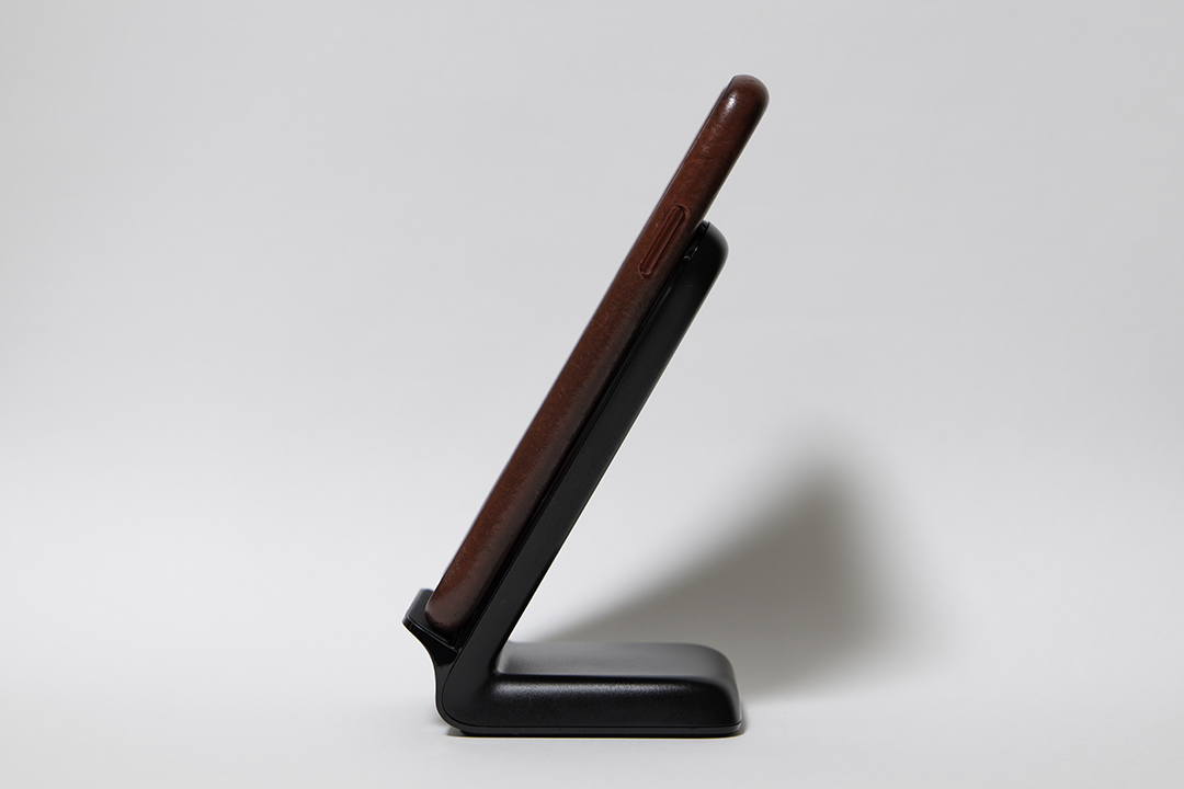 ケースをつけたままでも充電可能