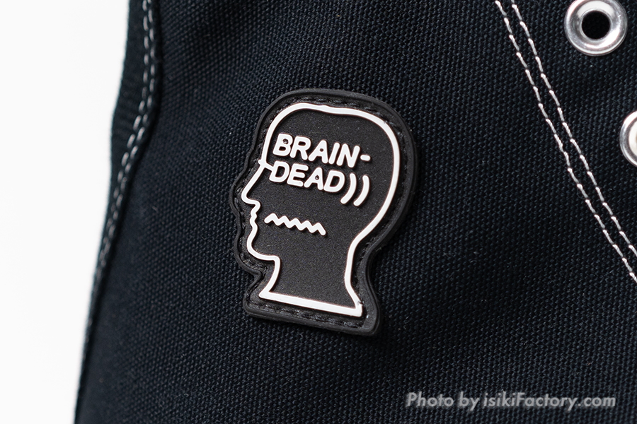 ラバー素材の「BRAIN DEAD」アンクルパッチ