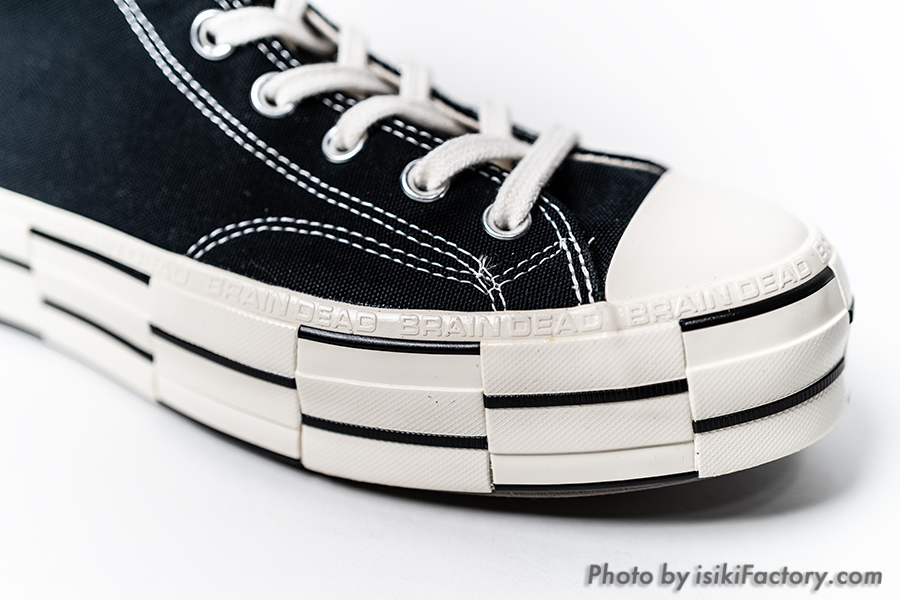 ミッドソールの上部を見ると