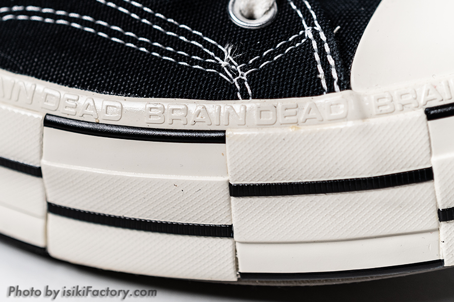 「BRAIN DEAD」の文字が！