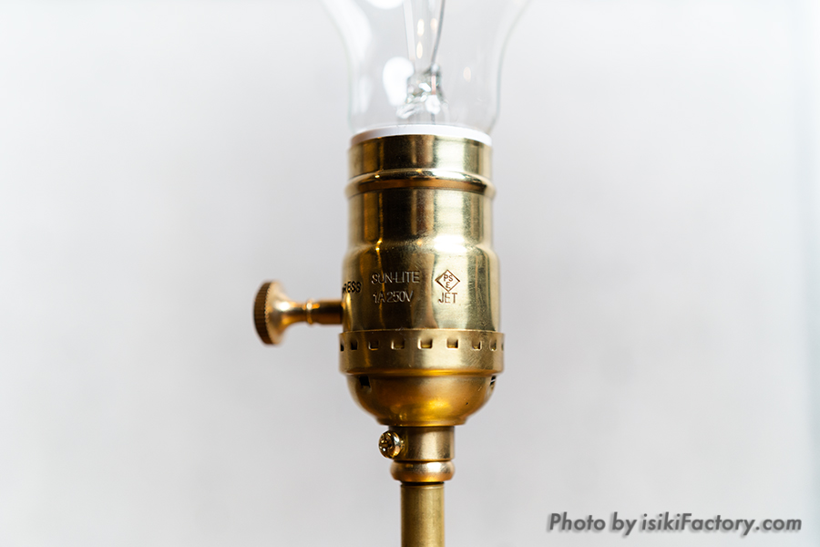 無骨にも見えるパーツ